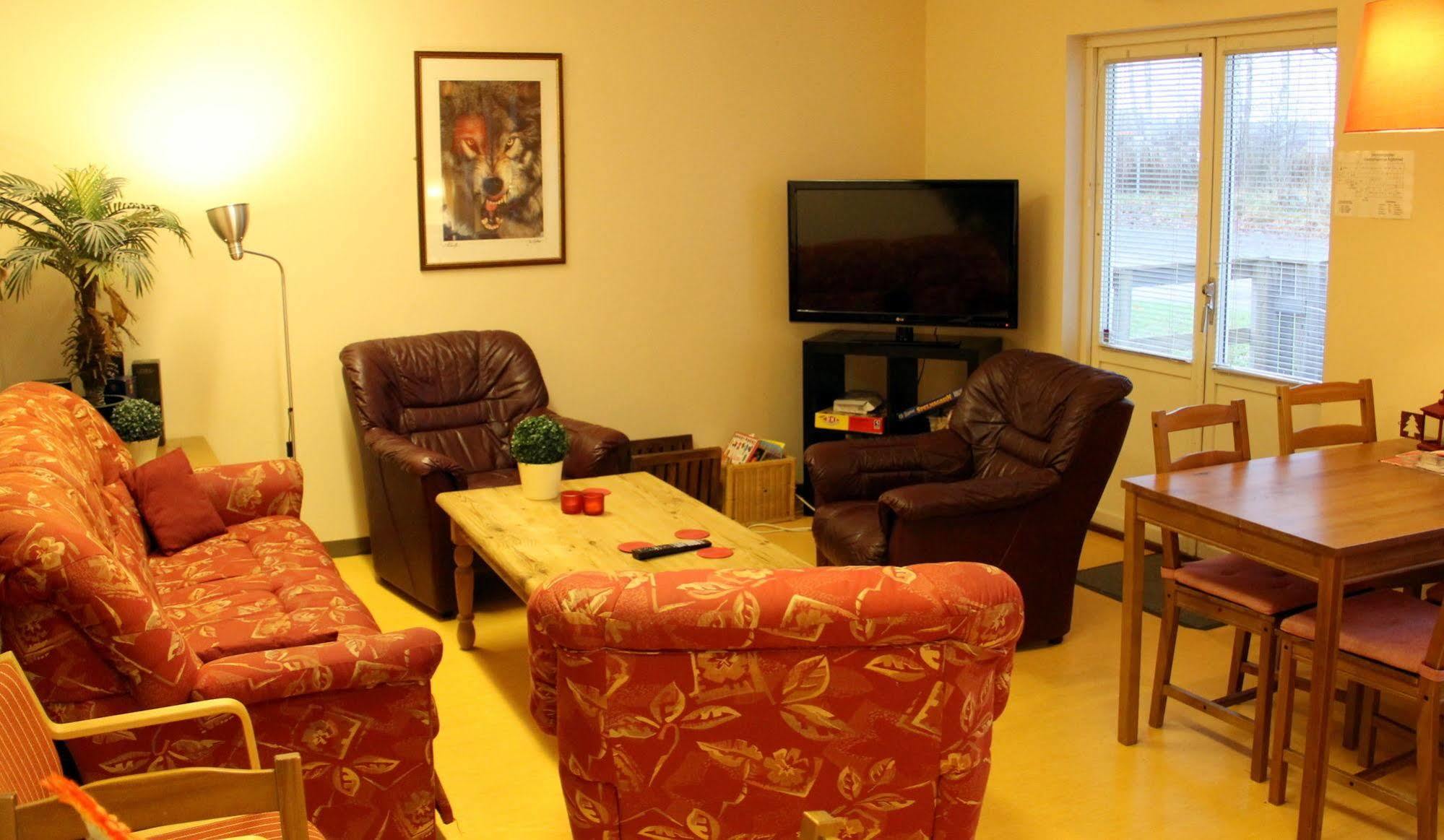 Haellefors Vandrarhem-Hostel & Kanotcenter מראה חיצוני תמונה